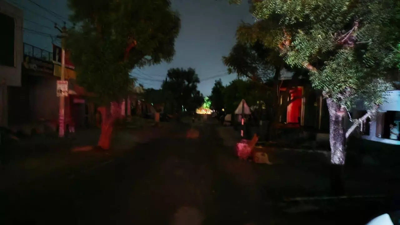 अंधेरे में डूबे ग्रामीण इलाके, क्रैश ब्लैक आउट का किया अभ्यास अंधेरे में डूबे ग्रामीण इलाके, क्रैश ब्लैक आउट का किया अभ्यास