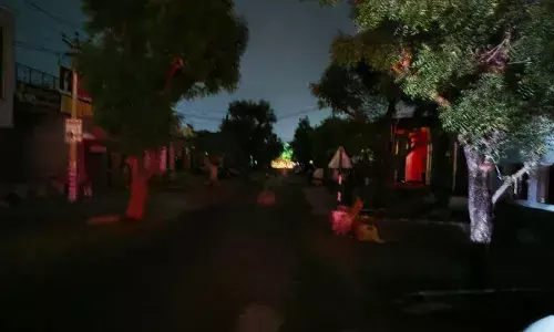 अंधेरे में डूबे ग्रामीण इलाके, क्रैश ब्लैक आउट का किया अभ्यास अंधेरे में डूबे ग्रामीण इलाके, क्रैश ब्लैक आउट का किया अभ्यास