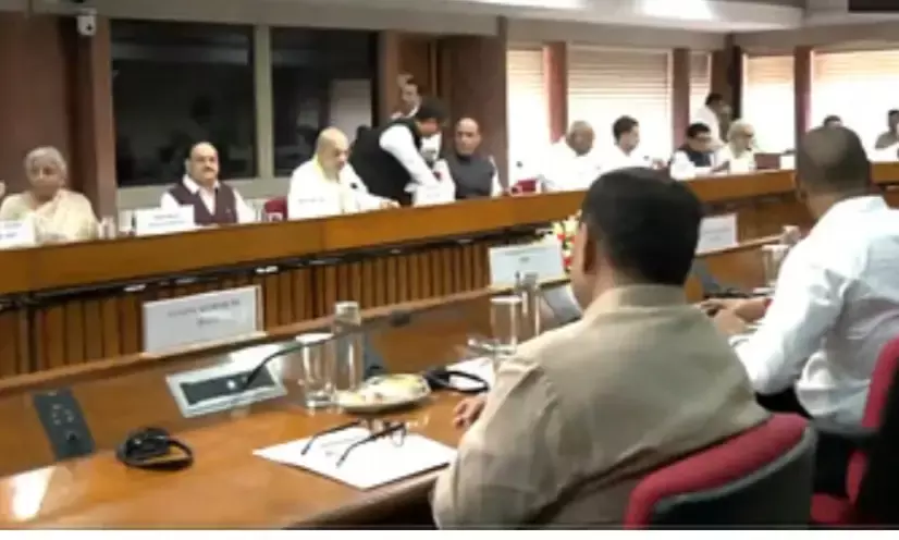 दिल्ली में चल रही सर्वदलीय बैठक ; ऑपरेशन सिंदूर के बाद जवाबी कार्रवाई और भविष्य की रणनीति पर चर्चा जारी दिल्ली में चल रही सर्वदलीय बैठक ; ऑपरेशन सिंदूर के बाद जवाबी कार्रवाई और भविष्य की रणनीति पर चर्चा जारी