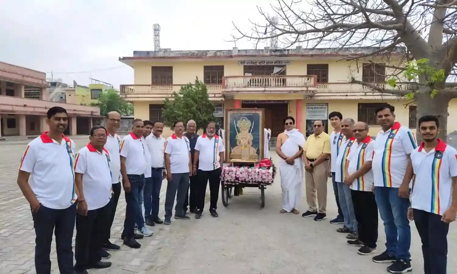 जिनशासन स्थापना दिवस पर निकाली प्रभात फेरी, किया ध्वजारोहण