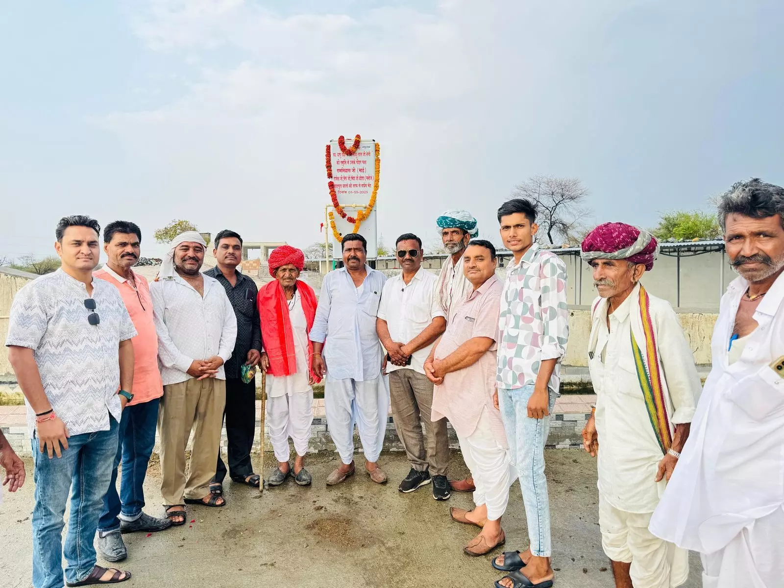 खामोर के नृसिंहद्वारा में तेली की स्मृति में वाटर कूलर भेट खामोर के नृसिंहद्वारा में तेली की स्मृति में वाटर कूलर भेट
