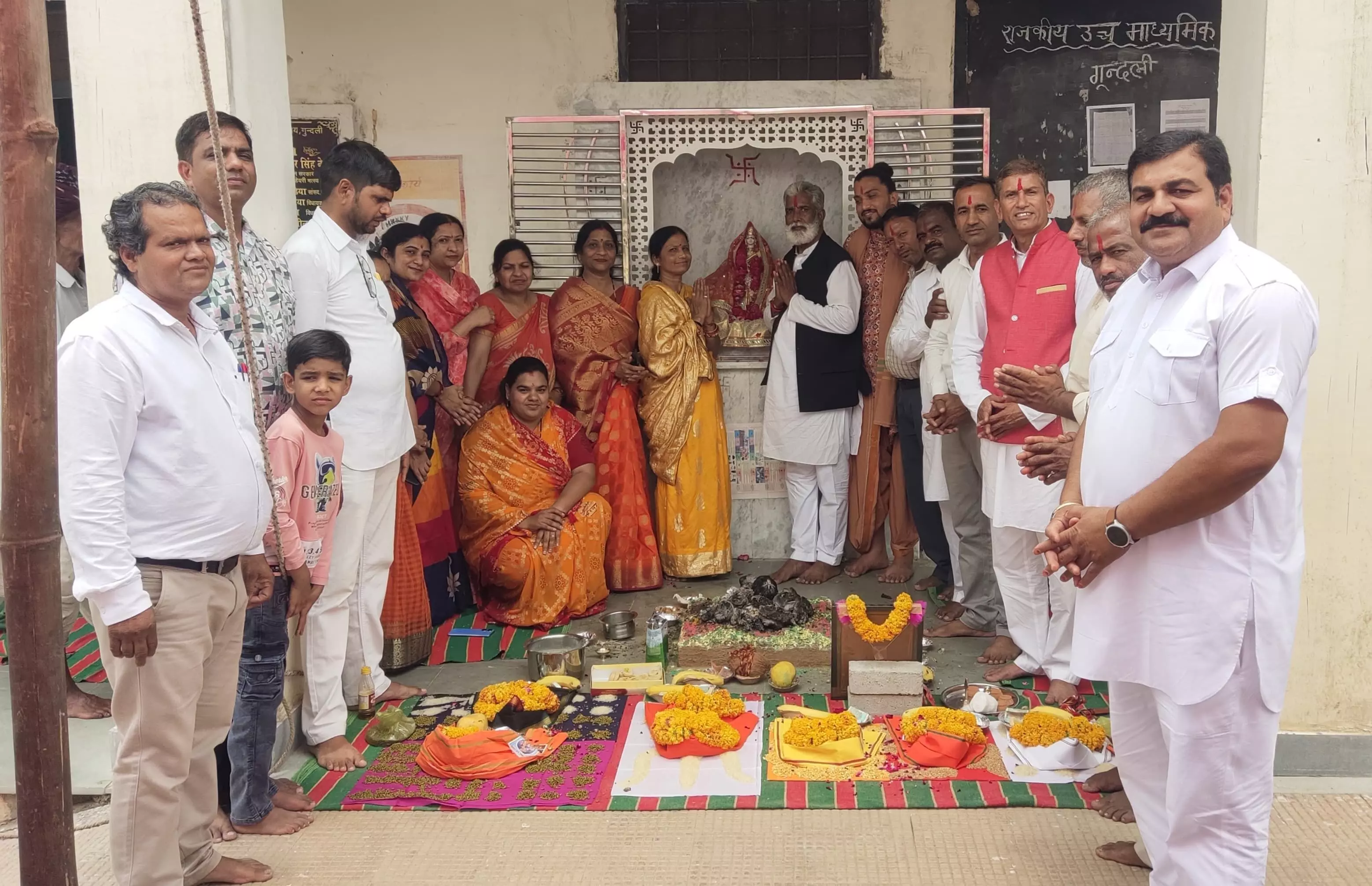 गुंदली स्कूल में हुई माँ सरस्वती की मूर्ति की स्थापना गुंदली स्कूल में हुई माँ सरस्वती की मूर्ति की स्थापना