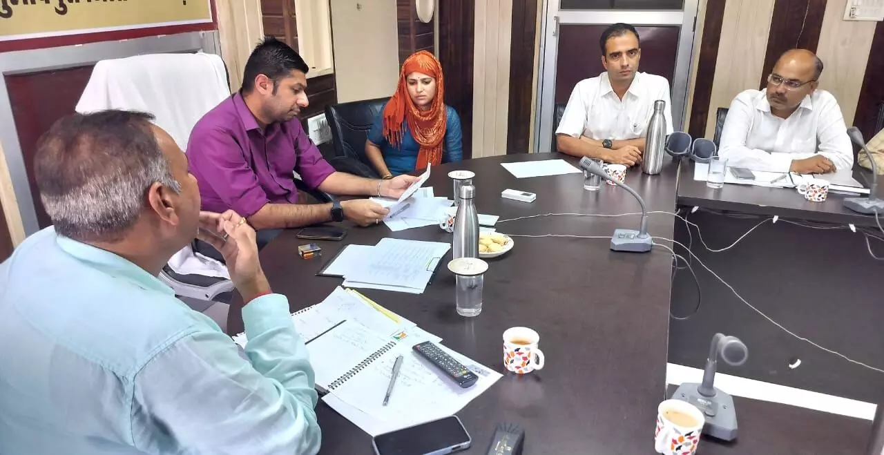 गुलाबपुरा में जनसुनवाई: जिला कलेक्टर संधू ने जनसमस्याओं को गंभीरता से लिया, विभागों को दिए समाधान के निर्देश गुलाबपुरा में जनसुनवाई: जिला कलेक्टर संधू ने जनसमस्याओं को गंभीरता से लिया, विभागों को दिए समाधान के निर्देश