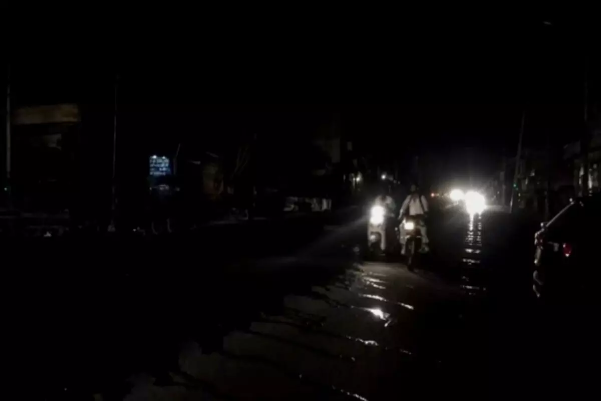 राजस्थान ,जम्मू-कश्मीर,और पंजाब के कई इलाकों में पाक ने किया ड्रोन हमला, ब्लैक आउट ,सेना दे रही मुंहतोड़ जवाब; दो JF-17 गिराए राजस्थान ,जम्मू-कश्मीर,और पंजाब के कई इलाकों में पाक ने किया ड्रोन हमला, ब्लैक आउट ,सेना दे रही मुंहतोड़ जवाब; दो JF-17 गिराए