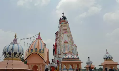 स्वर्ण कलश स्थापना के साथ ही पंच दिवसीय शतचंडी महायज्ञ का समापन स्वर्ण कलश स्थापना के साथ ही पंच दिवसीय शतचंडी महायज्ञ का समापन