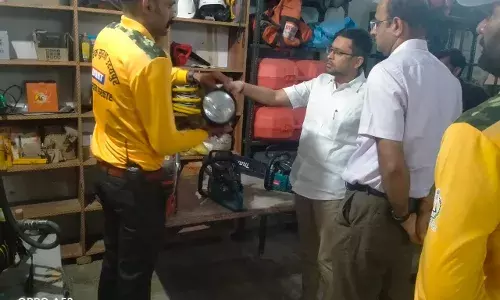 जिला कलक्टर ने किया सिविल डिफेन्स कार्यालय का निरीक्षण