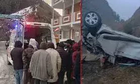 खाई में गिरी पर्यटकों की कार, चार लोग घायल खाई में गिरी पर्यटकों की कार, चार लोग घायल