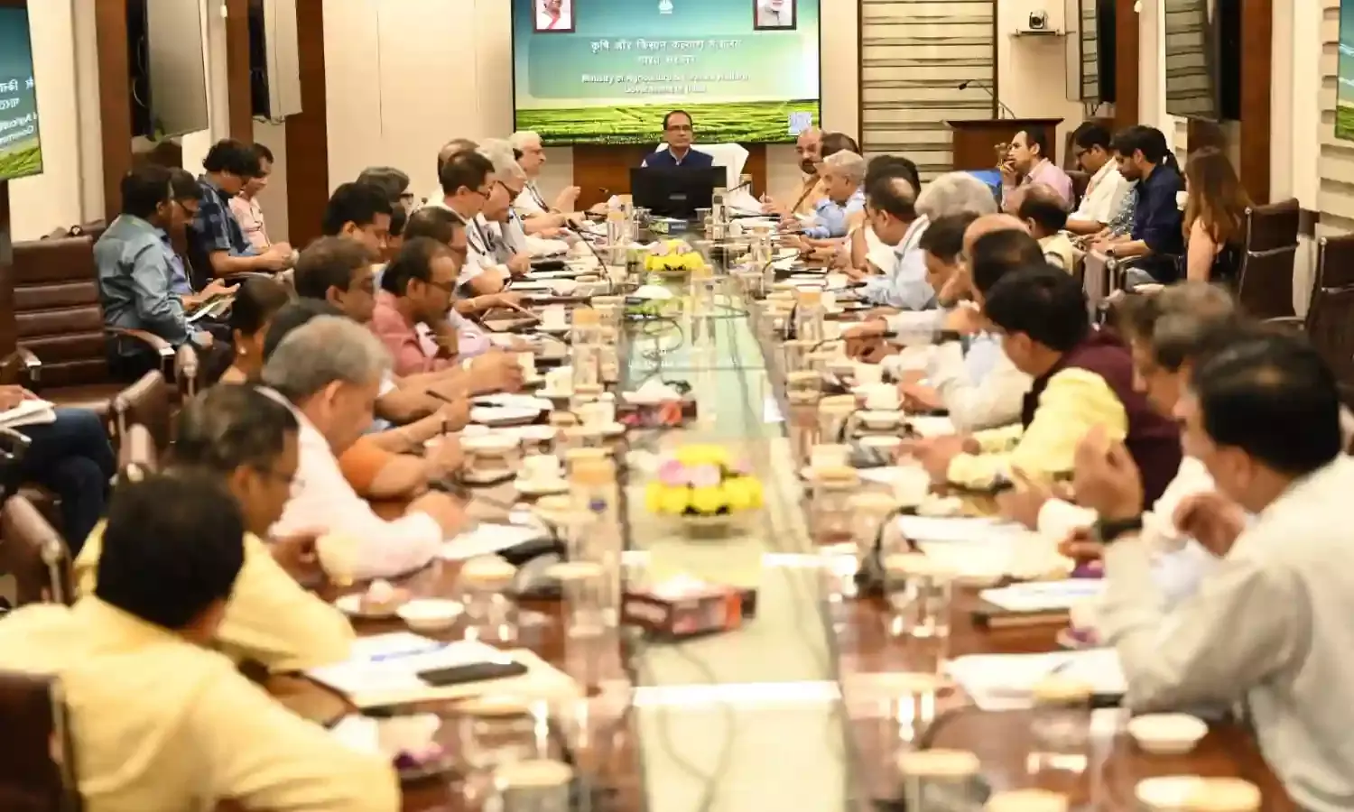 देश में अन्न के भंडार भरे हैंए फल.सब्जियां भी पर्याप्त. केंद्रीय मंत्री शिवराज सिंह चौहान देश में अन्न के भंडार भरे हैंए फल.सब्जियां भी पर्याप्त. केंद्रीय मंत्री शिवराज सिंह चौहान