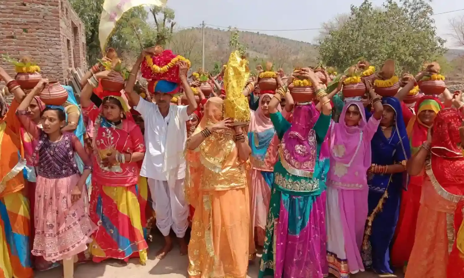 श्यामगढ़ गांव में 111 कलश यात्रा के साथ सात दिवसीय श्रीमद् भागवत कथा का शुभारंभ