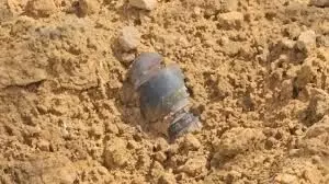 किशनघाट में बमनुमा वस्तु मिलने के बाद इलाके को खाली कराया, जिले में हाई अलर्ट घोषित किशनघाट में बमनुमा वस्तु मिलने के बाद इलाके को खाली कराया, जिले में हाई अलर्ट घोषित