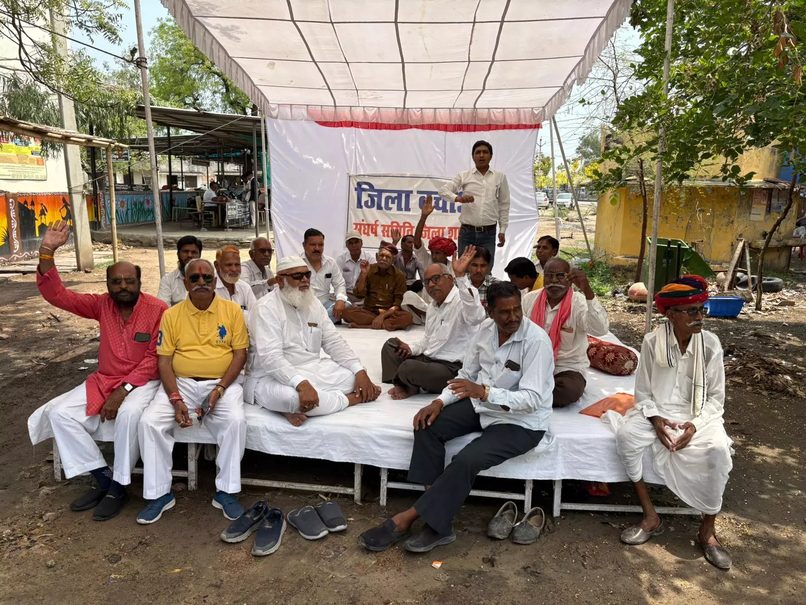 राष्ट्रहित में शाहपुरा जिला बचाओ आंदोलन 129 वे दिन स्थगित राष्ट्रहित में शाहपुरा जिला बचाओ आंदोलन 129 वे दिन स्थगित