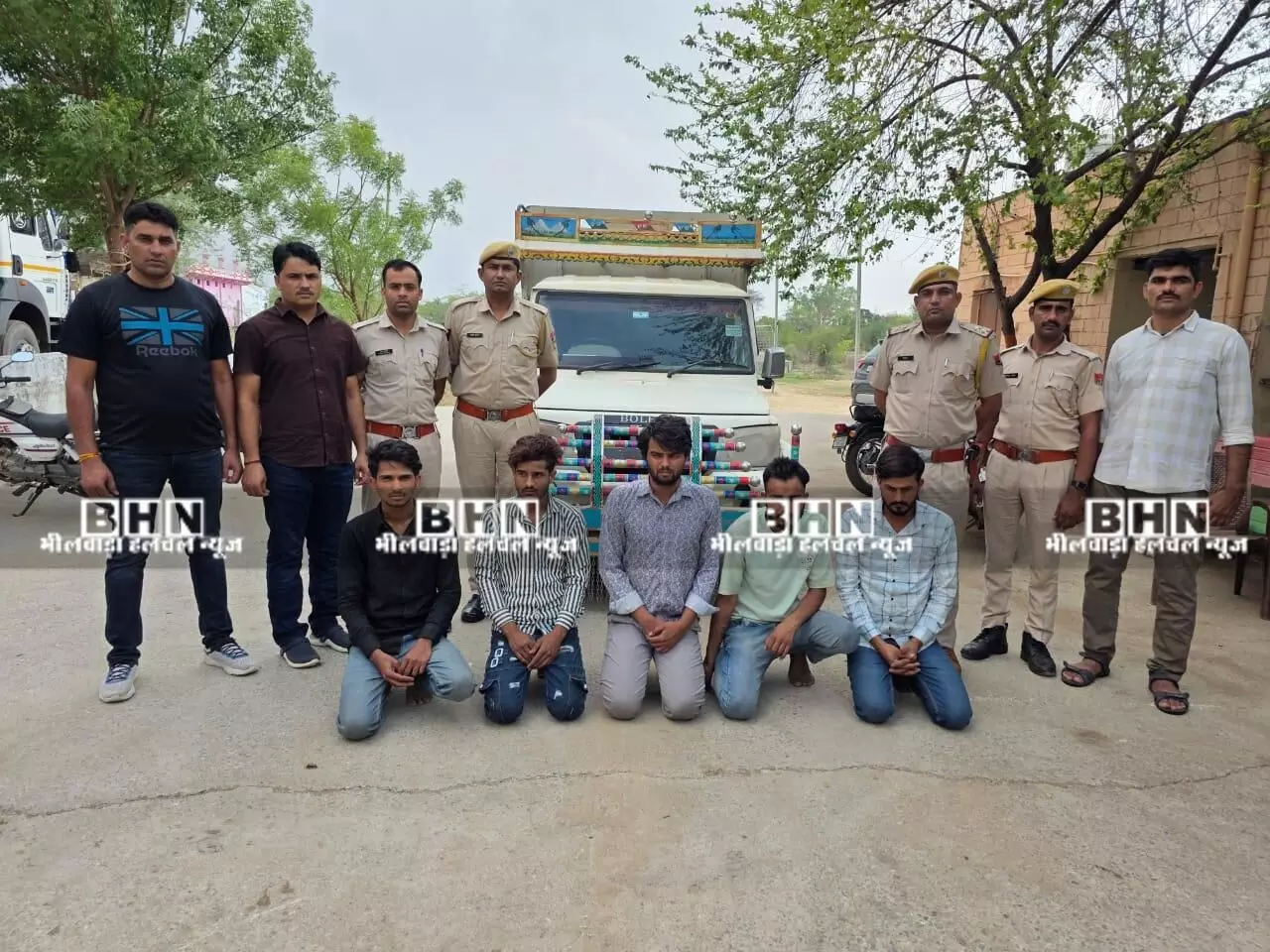 सवाईपुर चंबल प्लांट चोरी के मामले में पांच लोगो को किया गिरफ्तार सवाईपुर चंबल प्लांट चोरी के मामले में पांच लोगो को किया गिरफ्तार