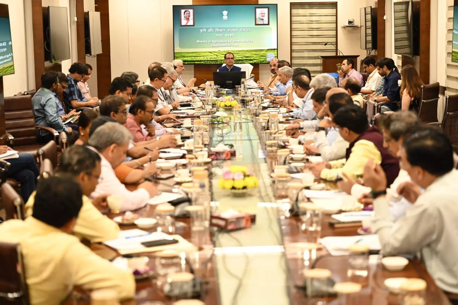 देश में अन्न के भंडार भरे हैंए फल.सब्जियां भी पर्याप्त. केंद्रीय मंत्री शिवराज सिंह चौहान देश में अन्न के भंडार भरे हैंए फल.सब्जियां भी पर्याप्त. केंद्रीय मंत्री शिवराज सिंह चौहान