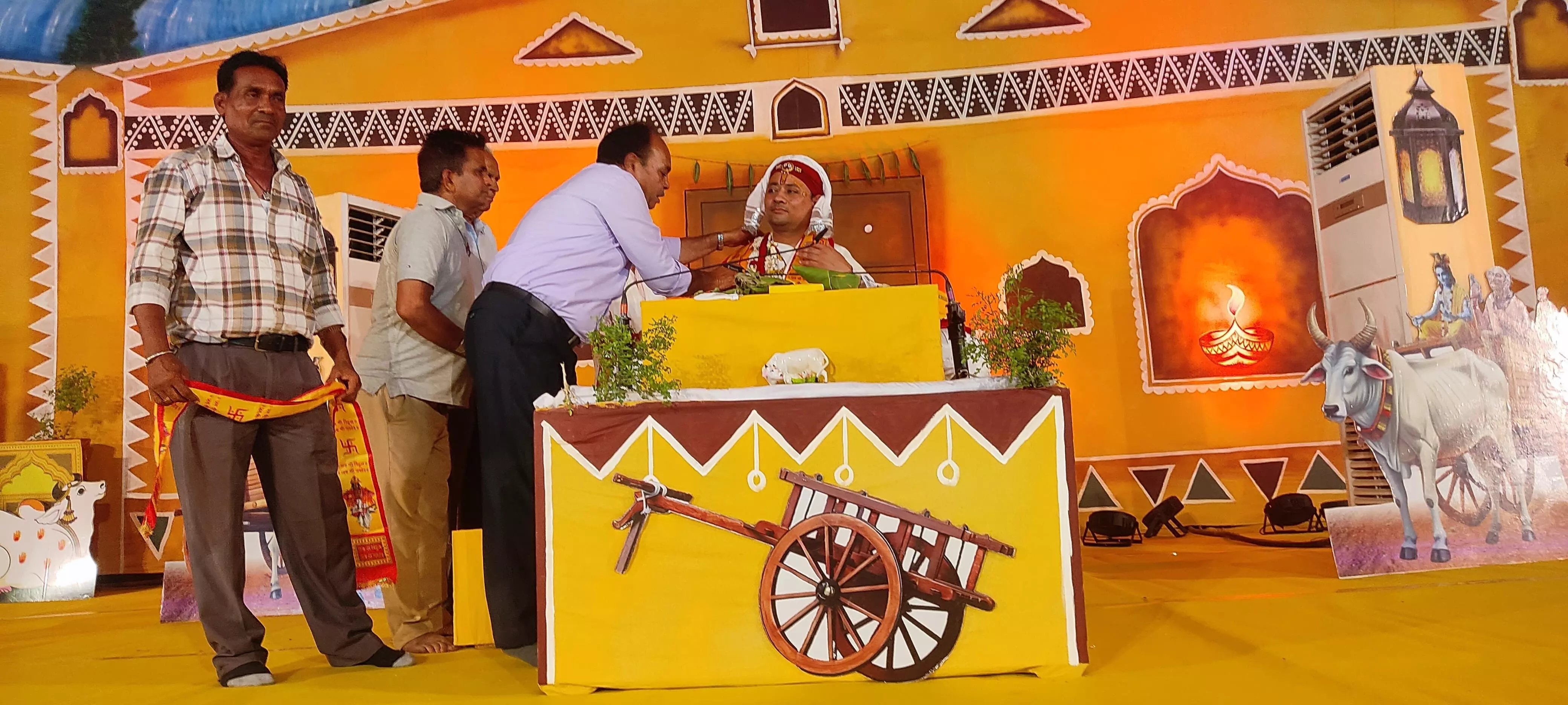 नानी बाई रो मायरो में गौवत्स राधाकृष्ण महाराज का मेवाड़ महासभा द्वारा स्वागत एवं सम्मान नानी बाई रो मायरो में गौवत्स राधाकृष्ण महाराज का मेवाड़ महासभा द्वारा स्वागत एवं सम्मान