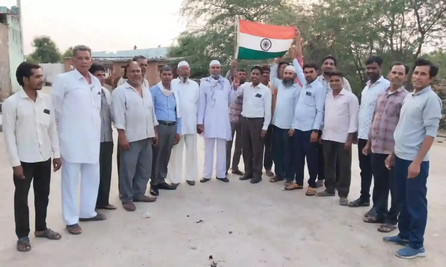 जगपुरा के आम मुस्लिम समाज ने भारतीय सेना की हौसला अफजाई , शहीदों को की श्रद्धांजलि