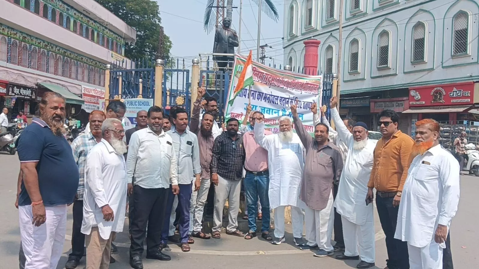 मुस्लिम सद्भाव सेवा समिति ने बढ़ाया सेना का मनोबल मुस्लिम सद्भाव सेवा समिति ने बढ़ाया सेना का मनोबल