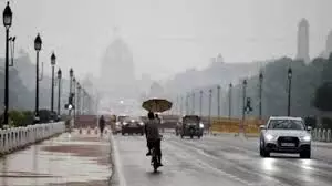 दिल्ली में मौसम ने ली करवट, कई इलाकों में झमाझम बारिश