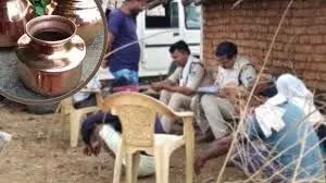 दिखा खाली लोटा, तो भतीजे ने ली चाचीकी जान दिखा खाली लोटा, तो भतीजे ने ली चाचीकी जान