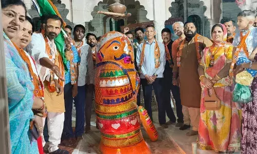 सेना के सम्मान में दीपक जलाकर की मंगल कामना