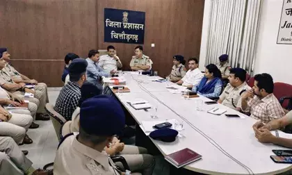 आपात परिस्थितियों को लेकर जिला कलक्टर एवं एसपी ने ली वीसी के माध्यम से अधिकारियों की बैठक