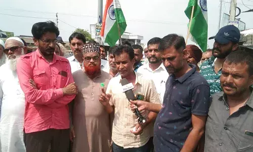 सैनिकों का मनोबल बढ़ाने के लिए शहर काजी के नेतृत्व में की नारेबाजी