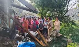 बारिश के दौरान दीवार गिरने से दो मासूमों की मौत बारिश के दौरान दीवार गिरने से दो मासूमों की मौत