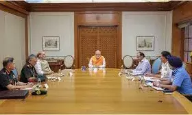 PM मोदी का सेना को सख्त निर्देश, वहां से गोली चलेगी तो यहां से गोला चलेगा PM मोदी का सेना को सख्त निर्देश, वहां से गोली चलेगी तो यहां से गोला चलेगा