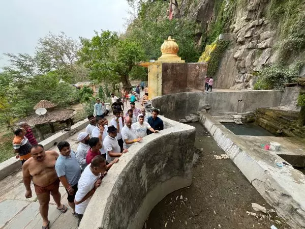 स्वचछता अभियान पहल का उद्देश्य पर्यावरण की रक्षा करना है -सांसद सी पी जोशी स्वचछता अभियान पहल का उद्देश्य पर्यावरण की रक्षा करना है -सांसद सी पी जोशी