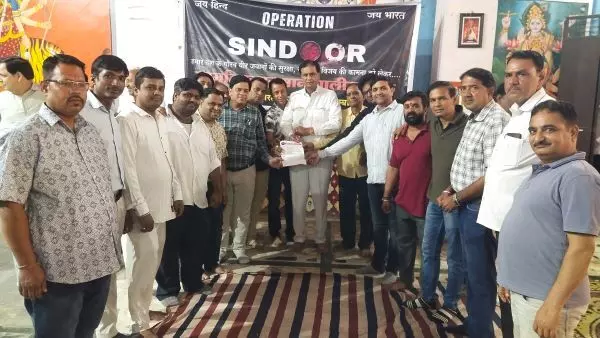 सब्जी मंडी प्रवेश द्वार के नवीनीकरण की मांग को लेकर विधायक कृपलानी को सौंपा ज्ञापन सब्जी मंडी प्रवेश द्वार के नवीनीकरण की मांग को लेकर विधायक कृपलानी को सौंपा ज्ञापन