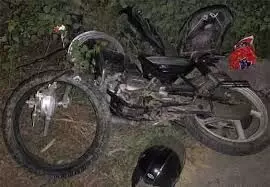 जीप की टक्कर से मोटरसाईकिल सवार दंपति सहित तीन लोगों की मौत जीप की टक्कर से मोटरसाईकिल सवार दंपति सहित तीन लोगों की मौत