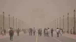 दिल्ली में चली धूल भरी आंधी, दिनभर की गर्मी से मिली राहत,जानें मौसम विभाग का अपडेट दिल्ली में चली धूल भरी आंधी, दिनभर की गर्मी से मिली राहत,जानें मौसम विभाग का अपडेट