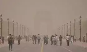 दिल्ली में चली धूल भरी आंधी, दिनभर की गर्मी से मिली राहत,जानें मौसम विभाग का अपडेट दिल्ली में चली धूल भरी आंधी, दिनभर की गर्मी से मिली राहत,जानें मौसम विभाग का अपडेट