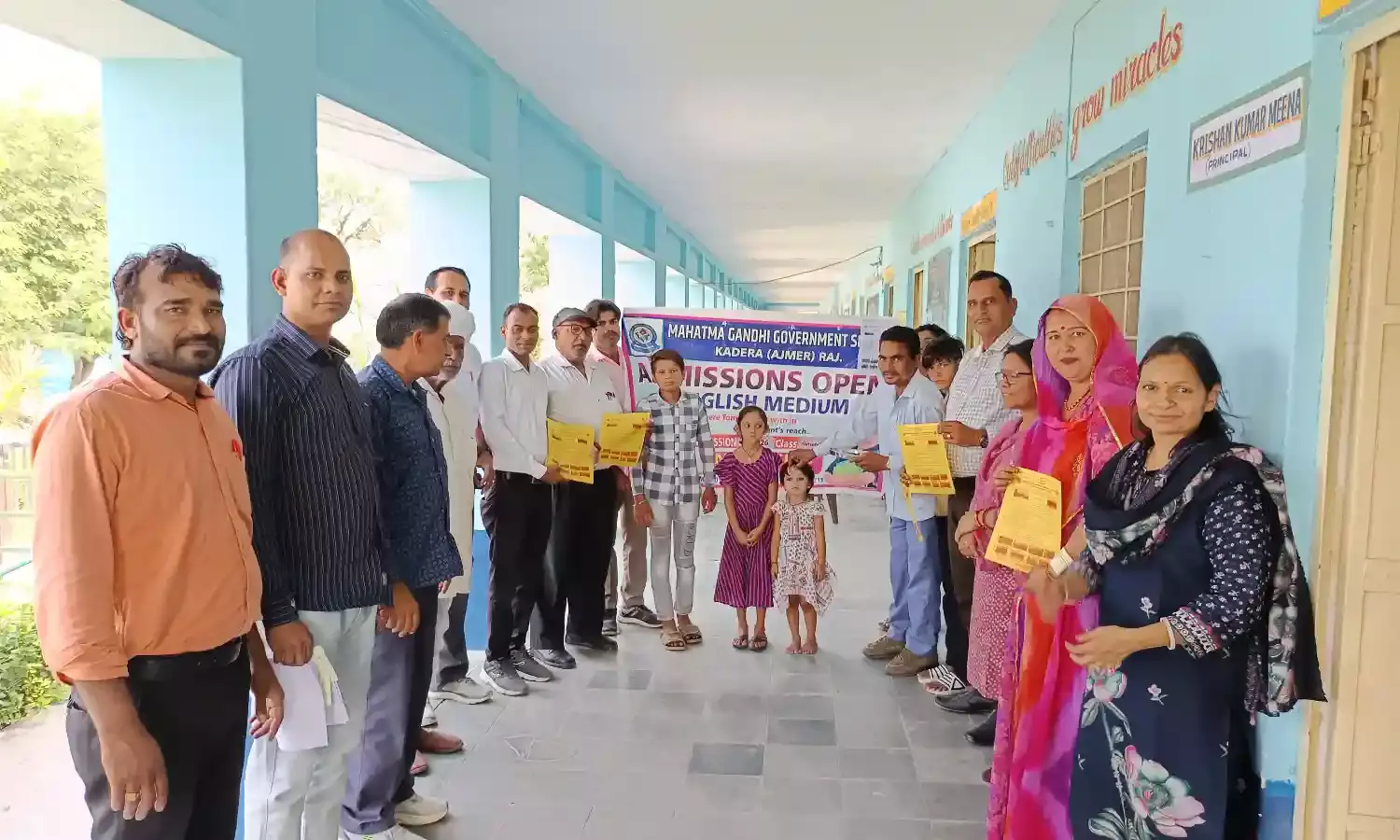 महात्मा गांधी विद्यालय कादेड़ा में नव प्रवेशी विद्यार्थियों का तिलक लगाकर स्वागत किया व प्रवेशोत्सव मनाया