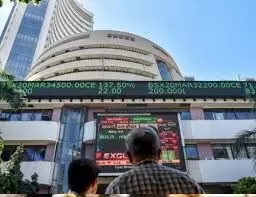 सेंसेक्स 2300 अंक चढ़ा, निफ्टी 24700 के पार सेंसेक्स 2300 अंक चढ़ा, निफ्टी 24700 के पार