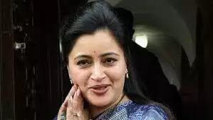 बीजेपी नेता नवनीत राणा को पाकिस्तान से मिली जान से मारने की धमकी बीजेपी नेता नवनीत राणा को पाकिस्तान से मिली जान से मारने की धमकी