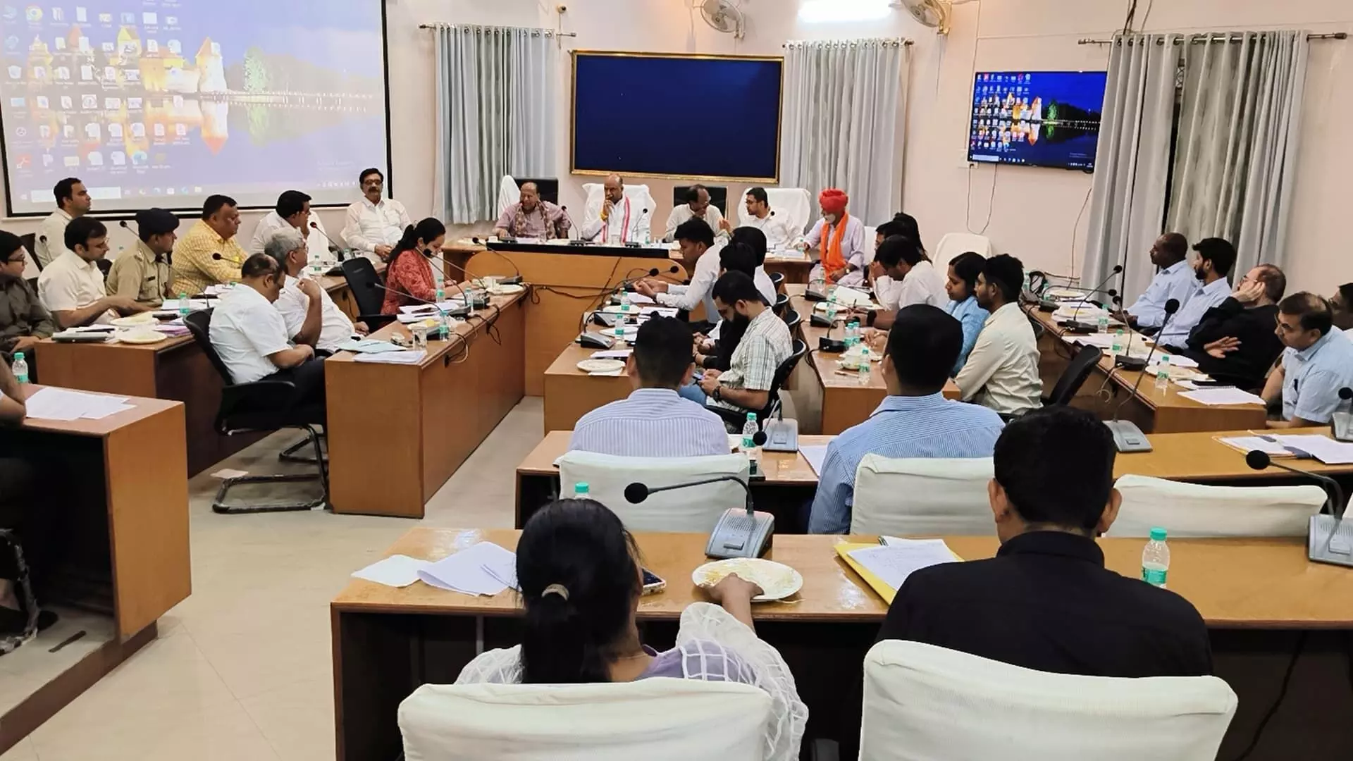 उदयपुर-सिरोही हाईवे के ब्लैक स्पॉट्स सुधरेंगे, 100 करोड़ का बजट जारी उदयपुर-सिरोही हाईवे के ब्लैक स्पॉट्स सुधरेंगे, 100 करोड़ का बजट जारी