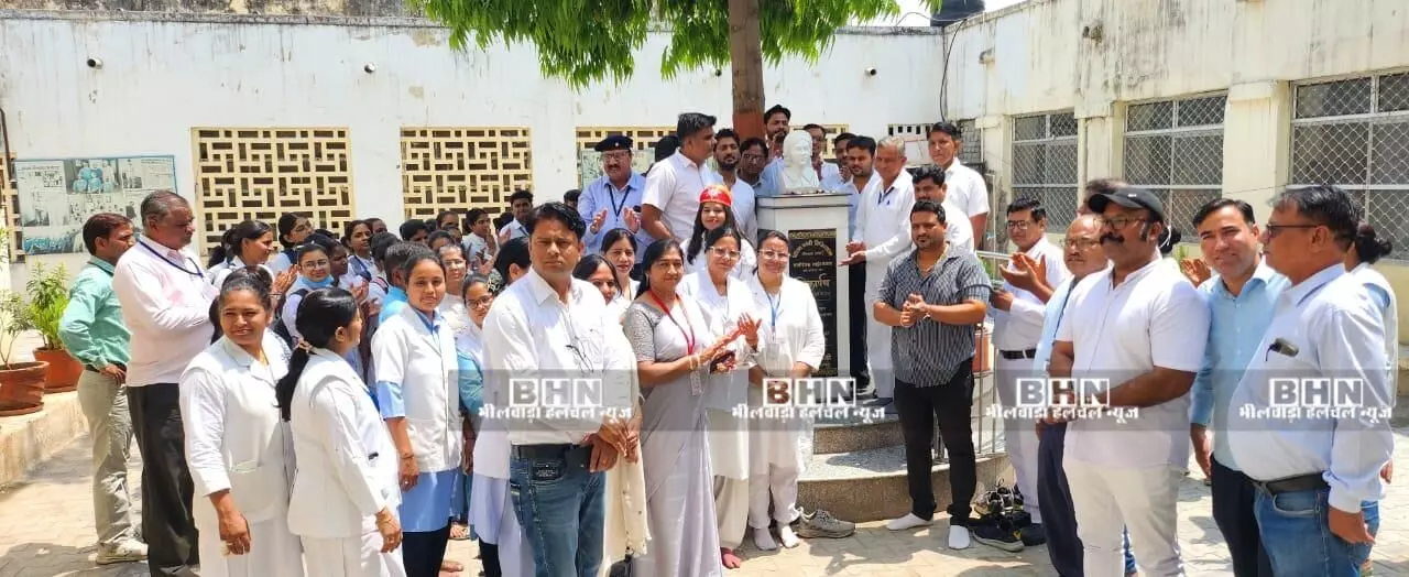 भीलवाड़ा- नर्सेज ने राष्ट्रगान गाकर मनाया नर्सेज दिवस, वीर सैनिकों को किया समर्पित भीलवाड़ा- नर्सेज ने राष्ट्रगान गाकर मनाया नर्सेज दिवस, वीर सैनिकों को किया समर्पित