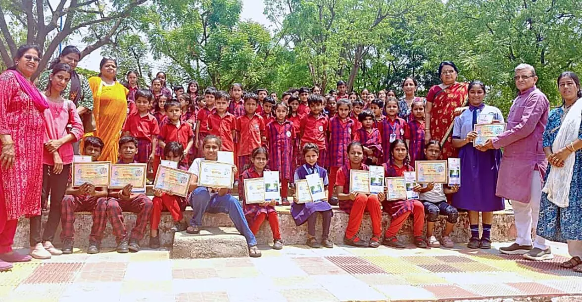इन्टेक ने छात्र-छात्राओं को स्मृति वन का करवाया भ्रमण इन्टेक ने छात्र-छात्राओं को स्मृति वन का करवाया भ्रमण