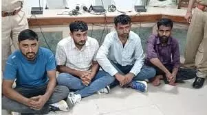 पुलिस ने जब्त किया 2 करोड़ का डोडा पोस्त,चार तस्कर गिरफ्तार पुलिस ने जब्त किया 2 करोड़ का डोडा पोस्त,चार तस्कर गिरफ्तार