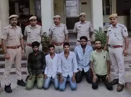 अपहरण करके फिरौती की मांग करने वाले पांच आरोपी गिरफ्तार अपहरण करके फिरौती की मांग करने वाले पांच आरोपी गिरफ्तार