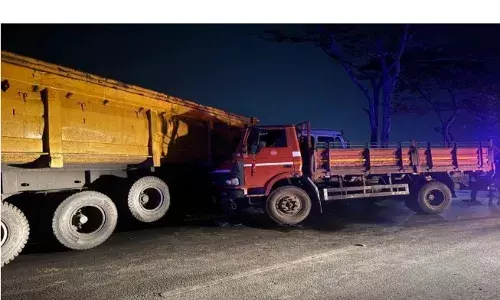 छत्तीसगढ़ में बड़ा हादसा: माजदा और ट्रेलर में टक्कर, 14 लोगों की मौत, 30 घायल छत्तीसगढ़ में बड़ा हादसा: माजदा और ट्रेलर में टक्कर, 14 लोगों की मौत, 30 घायल