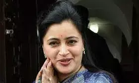 बीजेपी नेता नवनीत राणा को पाकिस्तान से मिली जान से मारने की धमकी बीजेपी नेता नवनीत राणा को पाकिस्तान से मिली जान से मारने की धमकी