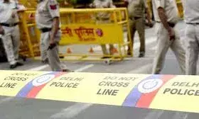 कारोबारी ने पत्नी और दो बच्चों संग खाया जहर,चारो अस्पताल में भर्ती