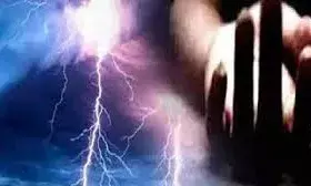 बिजली गिरने से महिला की मौत, एक घायल