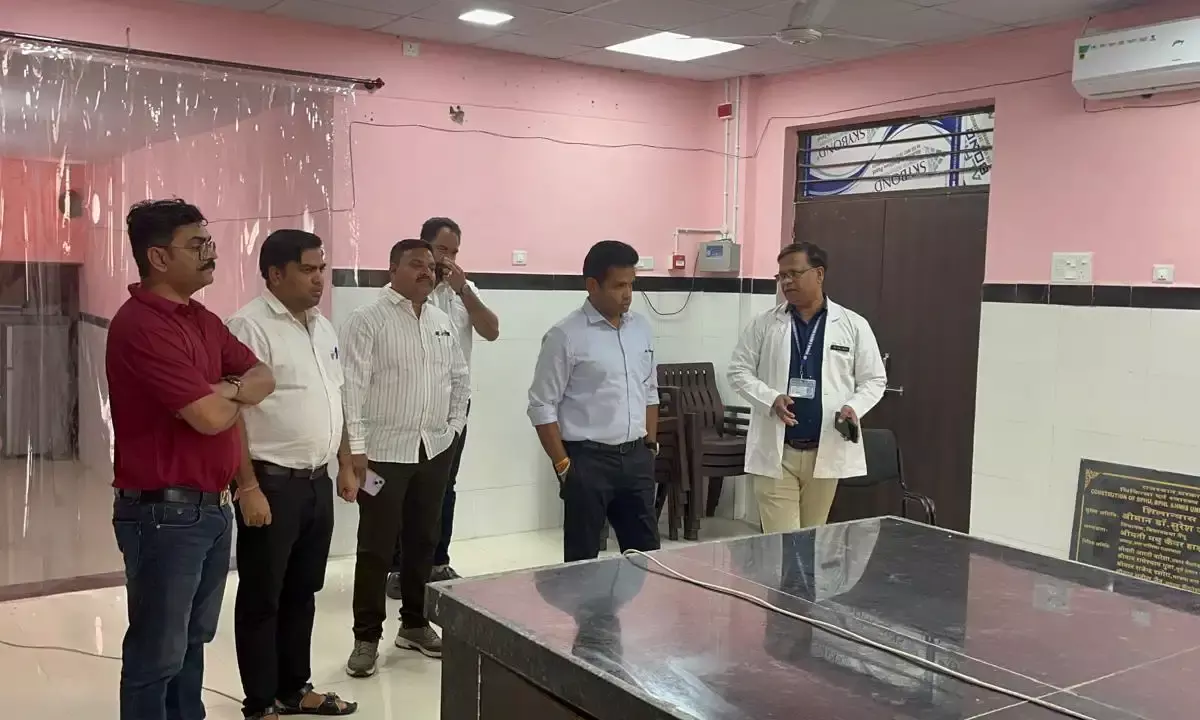 जिला कलक्टर ने रावतभाटा राजकीय उप जिला चिकित्सालय किया निरीक्षण