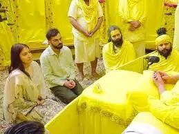 टेस्ट क्रिकेट से संन्यास के बाद संत प्रेमानंद से मिले विराट कोहली टेस्ट क्रिकेट से संन्यास के बाद संत प्रेमानंद से मिले विराट कोहली