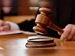 बाप-बेटी कोर्ट में कर रहे थे10 साल से वकालत, कई मामलो में कर चुके पैरवी;राज खुला तो मच गया हड़कंप बाप-बेटी कोर्ट में कर रहे थे10 साल से वकालत, कई मामलो में कर चुके पैरवी;राज खुला तो मच गया हड़कंप