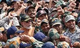ऑपरेशन सिंदूर के बाद सैनिकों के बीच पहुंचे PM मोदी,आदमपुर एयरबेस पर बहादुर जवानों से बातचीत की