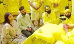 टेस्ट क्रिकेट से संन्यास के बाद संत प्रेमानंद से मिले विराट कोहली टेस्ट क्रिकेट से संन्यास के बाद संत प्रेमानंद से मिले विराट कोहली