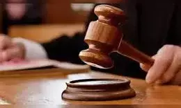 बाप-बेटी कोर्ट में कर रहे थे10 साल से वकालत, कई मामलो में कर चुके पैरवी;राज खुला तो मच गया हड़कंप बाप-बेटी कोर्ट में कर रहे थे10 साल से वकालत, कई मामलो में कर चुके पैरवी;राज खुला तो मच गया हड़कंप